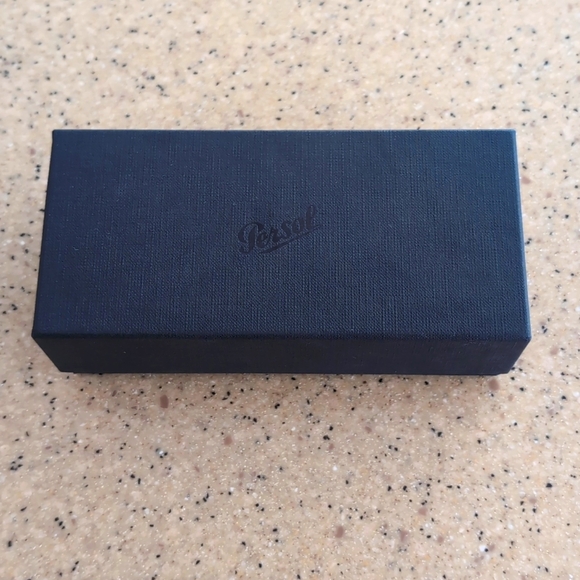 Persol Polarized Havana Brown Shades - Picture 9 of 9